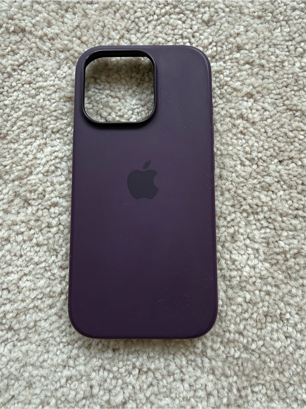 Apple Silicone iPhone 16 Pro Case - Plum Purple